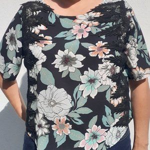 Black and green floral  blouse. New petite sample size XL
